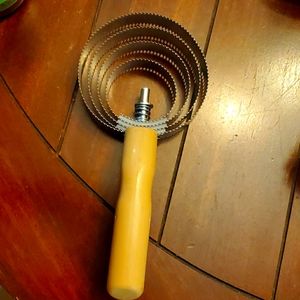Metal curry comb